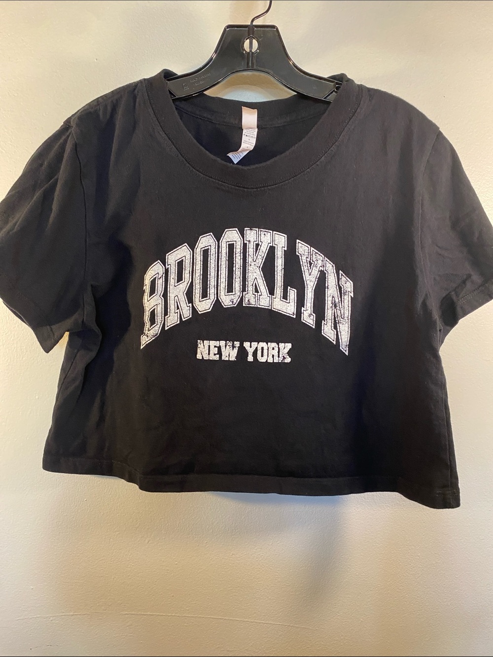 Cropped Brooklyn New York Graphic Tee - Black